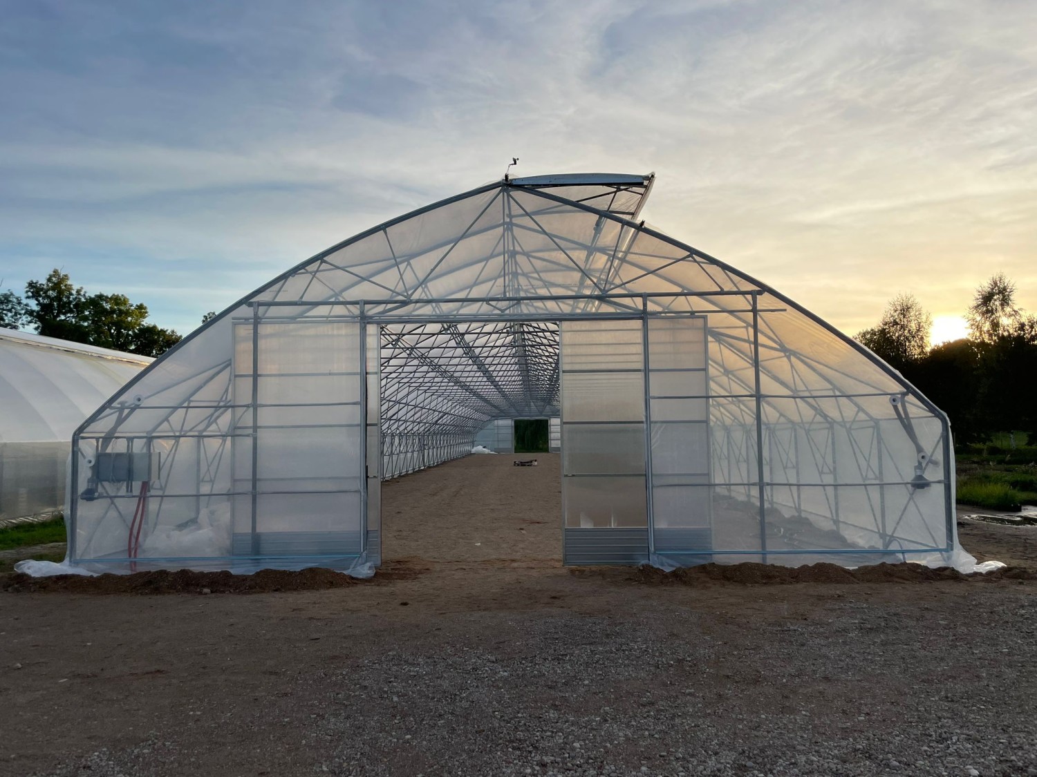 Kasvuhoone Gotika 12x30 meetrit koos meteo Pola XP31-ga